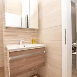 Apartment Amazing Apartment In Brodarica With Wifi *