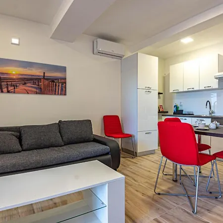 Apartment Amazing Apartment In Brodarica With Wifi *
